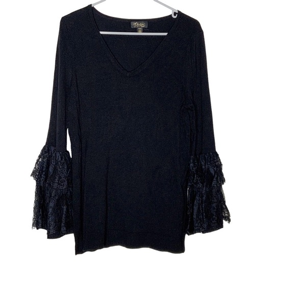 THALIA Sodi black V neck blouse with lace sleeves. Size M - Picture 4 of 7